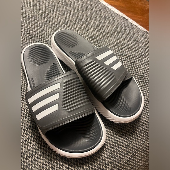 adidas Unisex Alphabounce 2.0 Slides Sandal - Picture 7 of 8